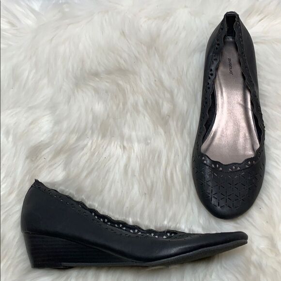 Avenue Jessica Black Faux Leather Wedges Sz 9.5W - Picture 1 of 6